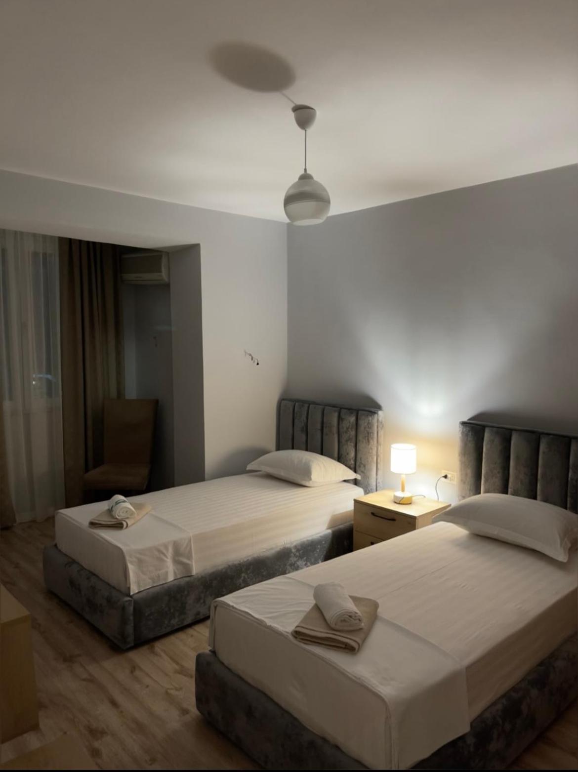Theranda Apartament *